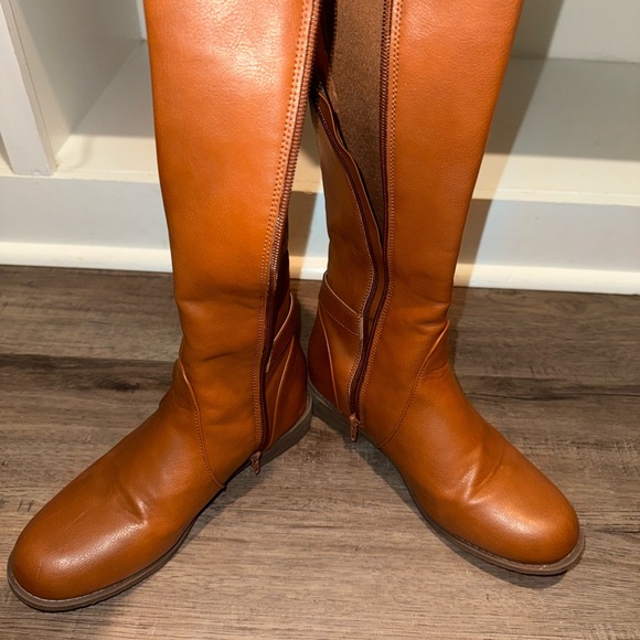 Tall boots - Picture 2 of 4
